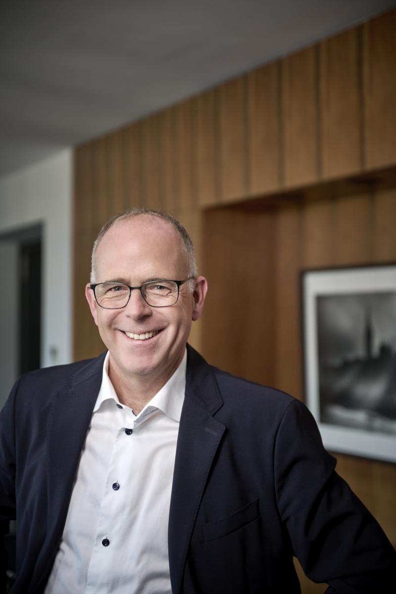 Dr. Dominik Oberholzer